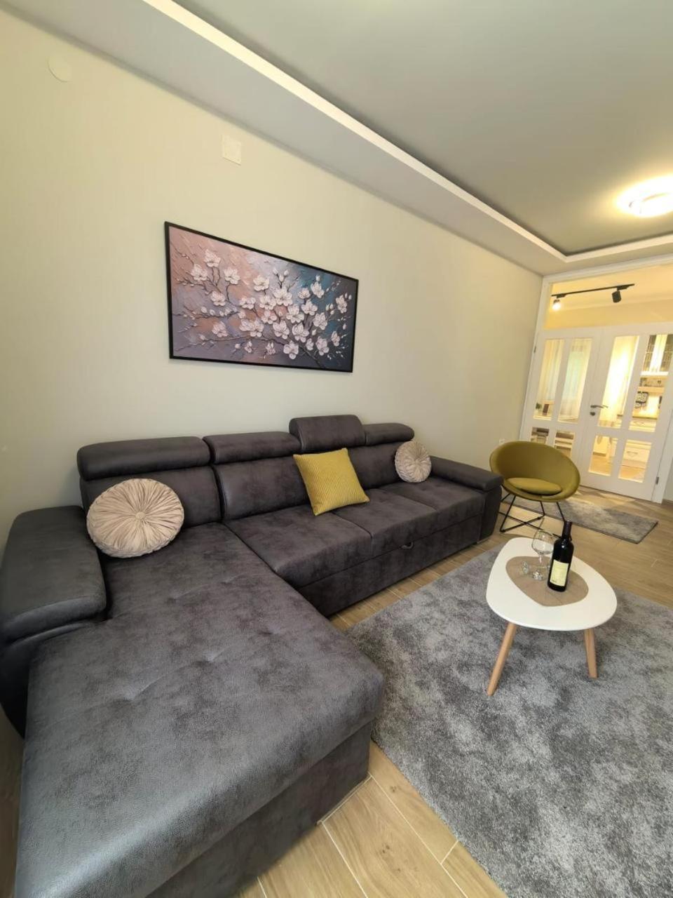 Sunny Hill - Parking - Fenced Garden - Luxury Loft Daire Kotor Dış mekan fotoğraf