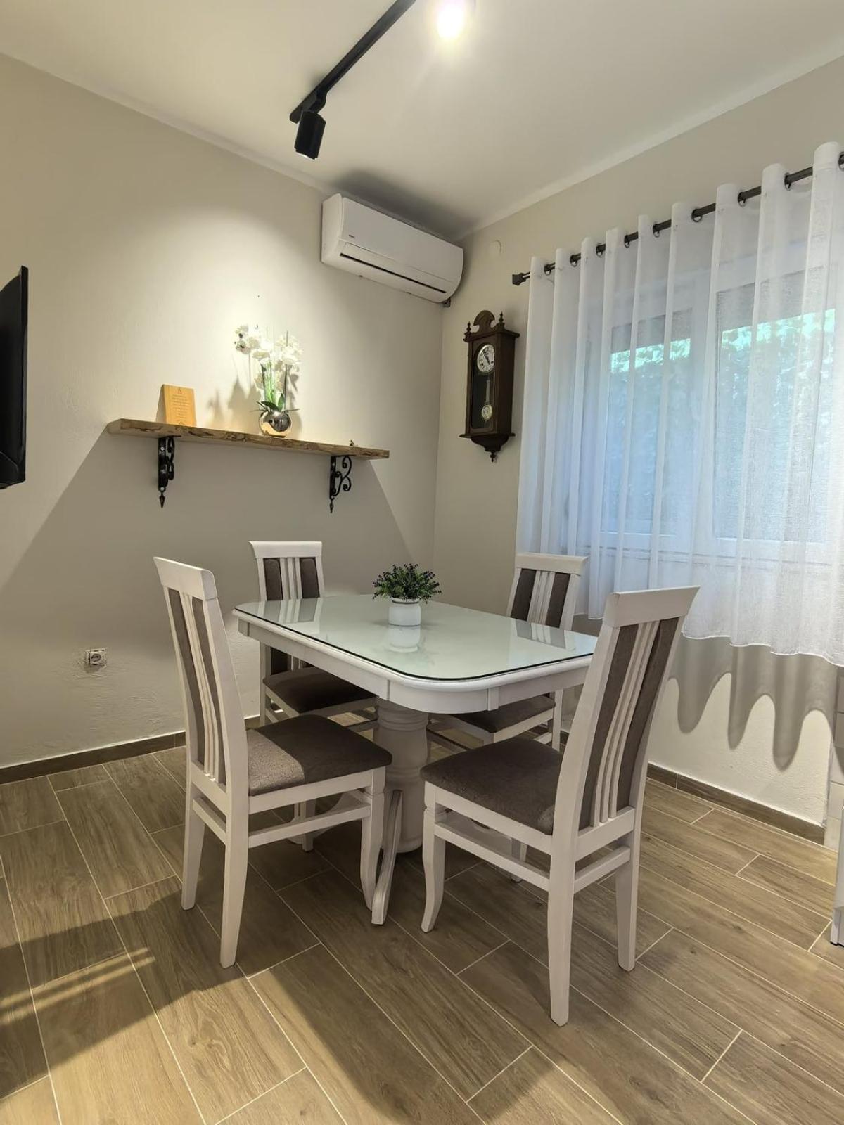 Sunny Hill - Parking - Fenced Garden - Luxury Loft Daire Kotor Dış mekan fotoğraf
